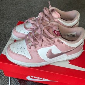 High demand Nike Dunk Low Pink Velvet (GS) released in November 2021!